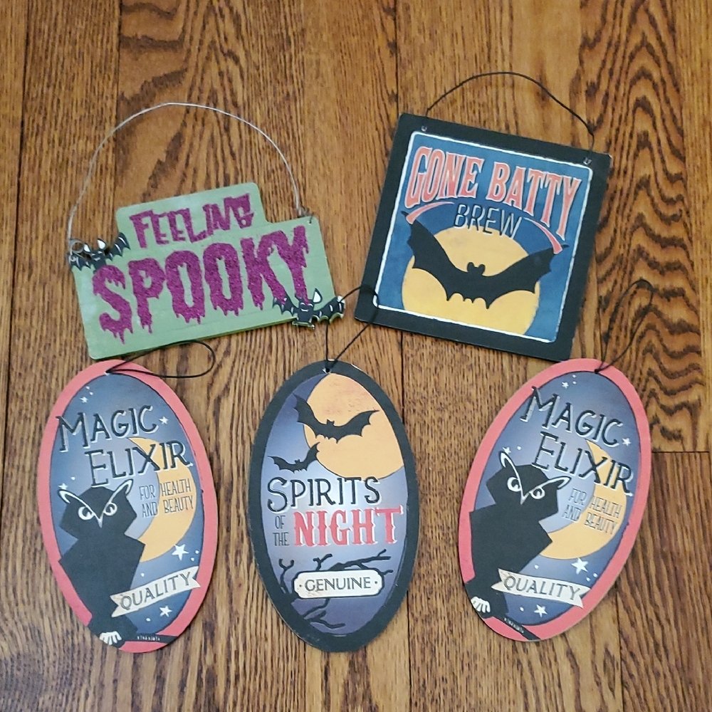 Halloween Hanging Signs Set - Spooky and Batty Decor